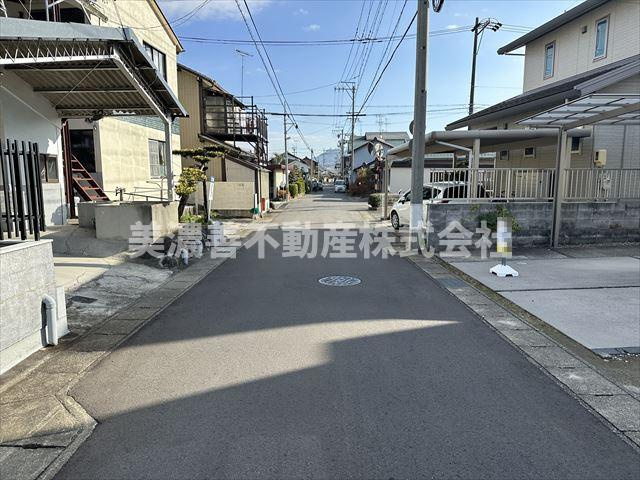 ６２２６８　岐阜市旦島中中古戸建ての前面道路含む現地写真