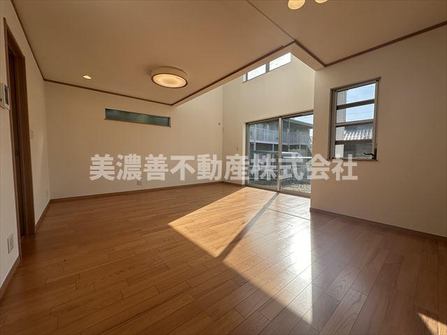 ６２２６８　岐阜市旦島中中古戸建ての居間・リビング