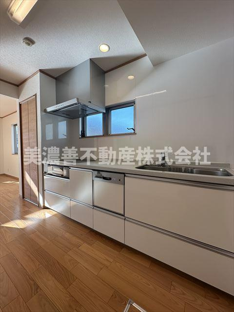 ６２２６８　岐阜市旦島中中古戸建てのキッチン