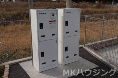 【その他共用部分】 | アイリス・Ⅲ | 宅配ボックスも完備、留守も安心