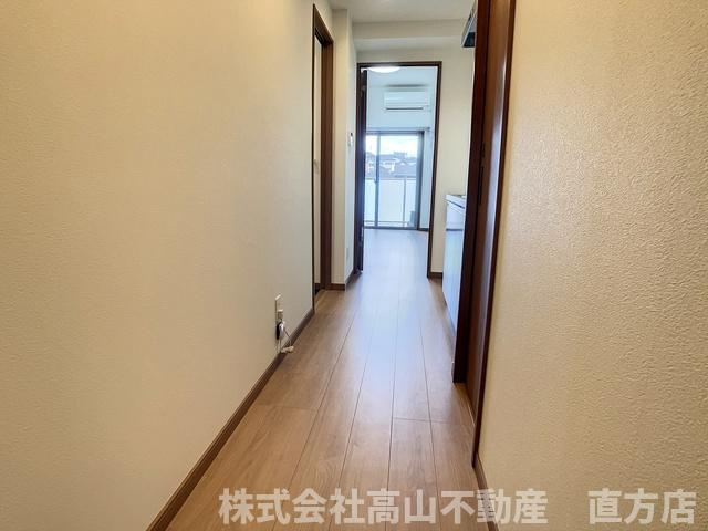 直方市大字感田の賃貸マンションの居間・リビング