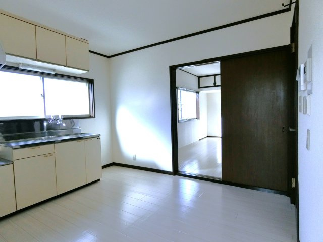 コーポメイプルC棟の居間・リビング