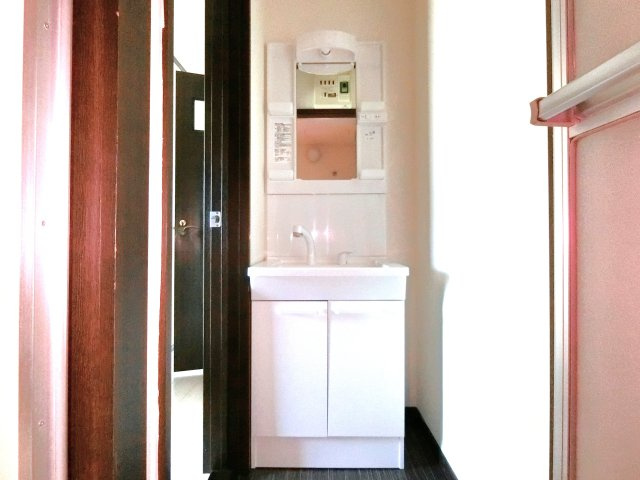 コーポメイプルC棟の独立洗面台