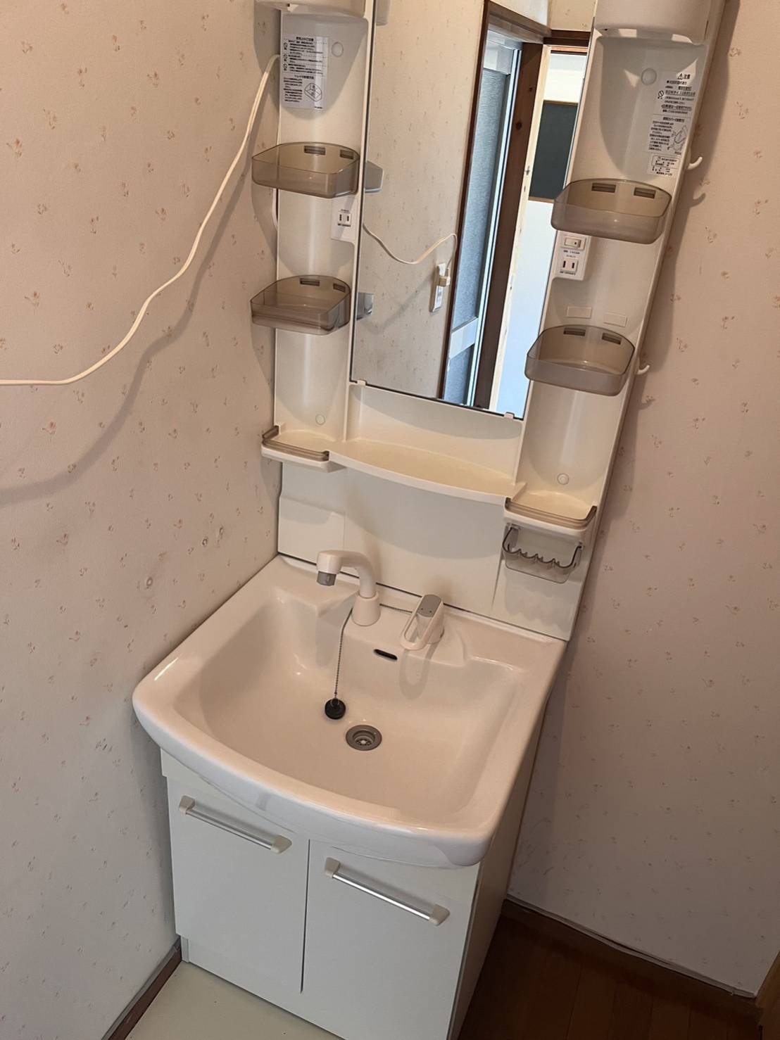 三井南町　一戸建ての独立洗面台|シャワー付き