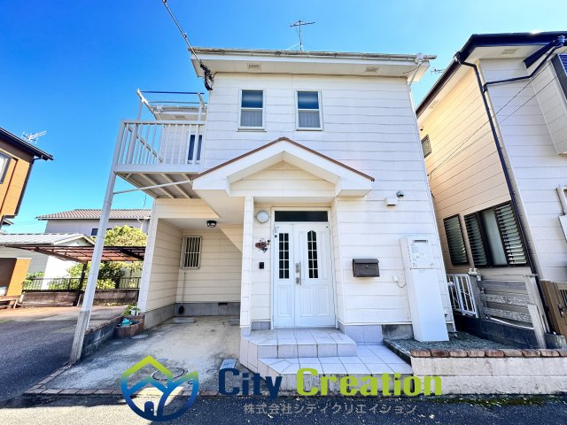 茅ケ崎市柳島2丁目　お庭付き中古住宅の前面道路含む現地写真