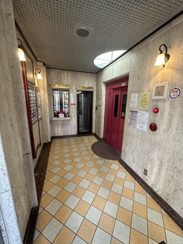 朝日プラザ定禅寺北のエントランス