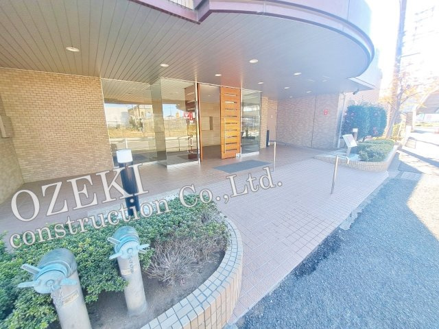 越谷北パーク・ホームズのエントランス