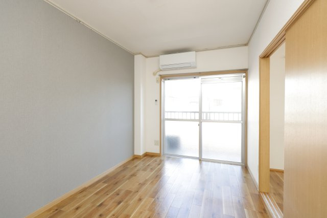 エステートピア細田の洋室