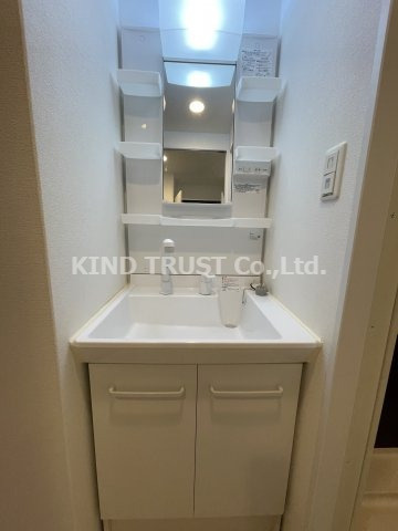 カサベージュ天神橋の洗面所|ゆったりとスペースのある洗面所