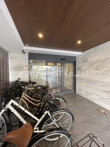 カサベージュ天神橋のエントランス|毎日通るエントランスはこのようになっています