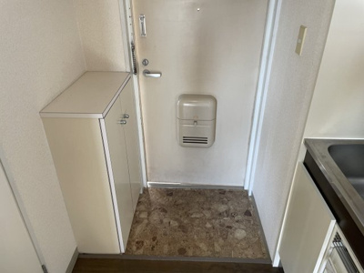 【玄関】 | サンピアユタカ岸里東