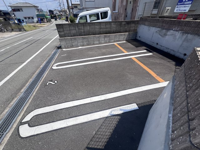 Sun・メゾン志染駅前の駐車場