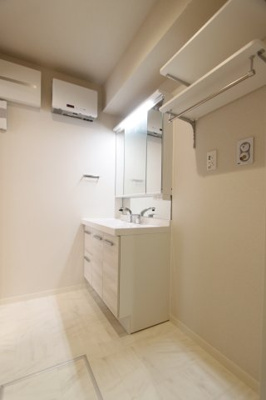 【洗面所】 | シャーメゾン片塩 | 脱衣スペースもあります