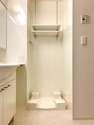 【設備】 | パークヒルズ | ★洗濯機置き場には便利な棚がついています★