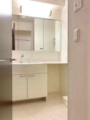 【洗面所】 | パークヒルズ | ★洗面脱衣所・ミラー裏はアメニティが収納できます★