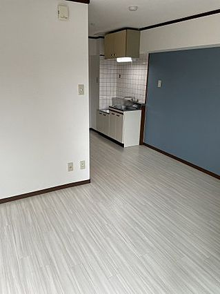平成ビルの居間・リビング