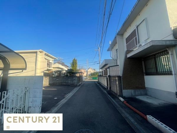 岩出市吉田　土地の前面道路含む現地写真|交通量の少ない閑静な住宅街