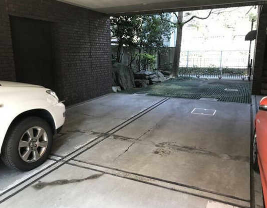 【駐車場】