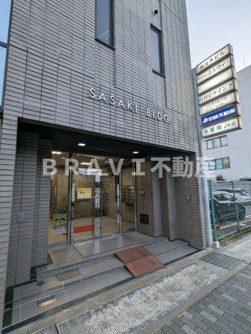 佐々木ビル BRAVI不動産のエントランス