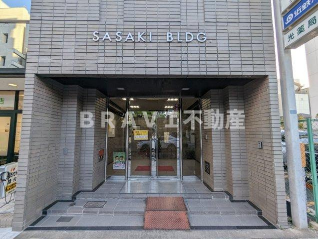佐々木ビル BRAVI不動産のエントランス