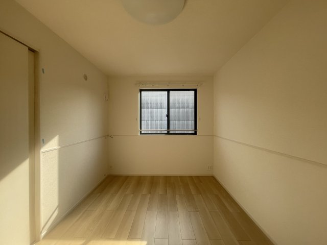 エスポワール小林Ⅱの居間・リビング|マクドナルド２号線別所店まで1900m