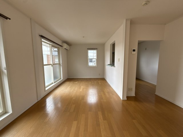 フォレストアベニューの居間・リビング