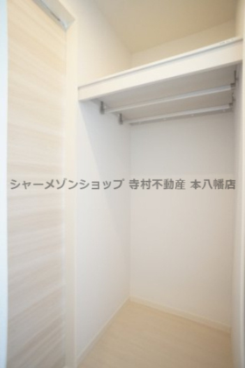 グランメール１０９Ａ棟の収納|ウォークスルークローゼット