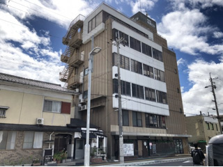 野洲市北野１丁目の店舗一部の外観