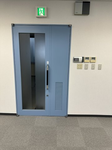 大森ＴＳビルの玄関