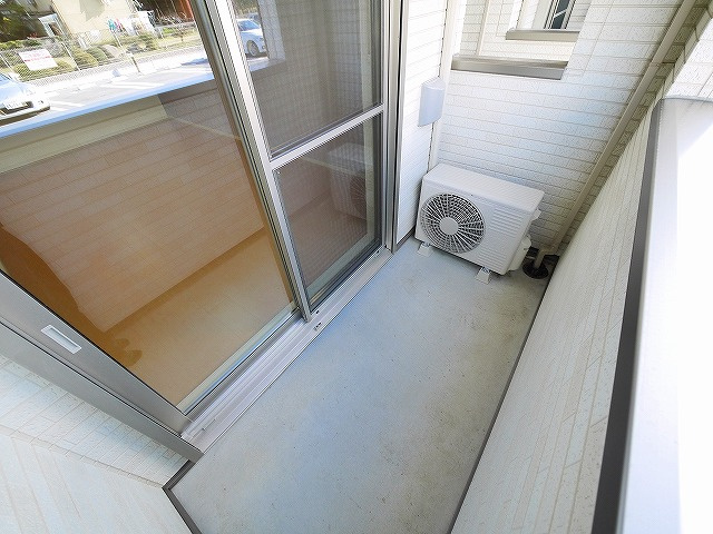 グラン　ジュテのバルコニー|開放的で明るい空間を演出してくれるバルコニーです