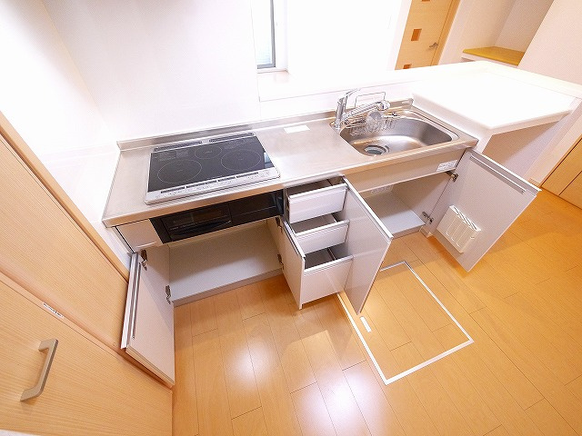 グラン　ジュテのキッチン|コンパクトなキッチンで掃除もラクラク