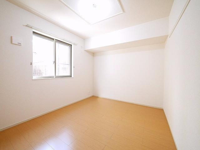 グラン　ジュテの寝室|広くて明るい寝室