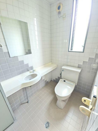 守山市播磨田町の店舗事務所のトイレ|トイレです