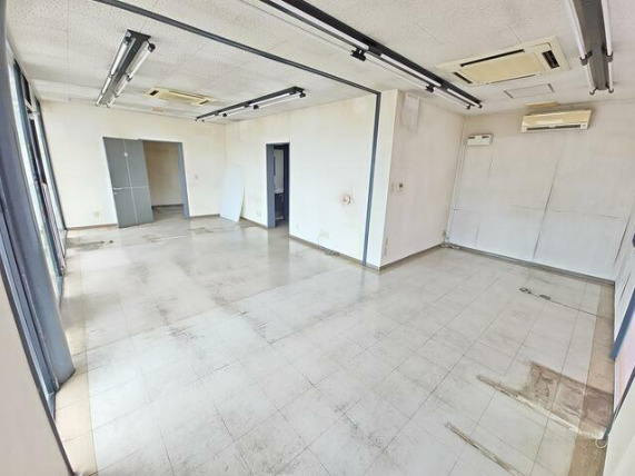 守山市播磨田町の店舗事務所の内装|室内です