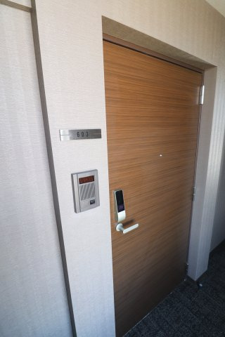 セレジェイラ　ミツの玄関