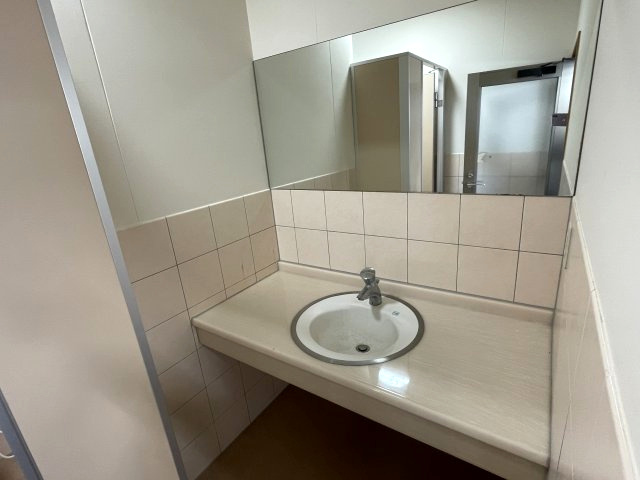 藤森ビルの洗面所|女性用トイレ内
