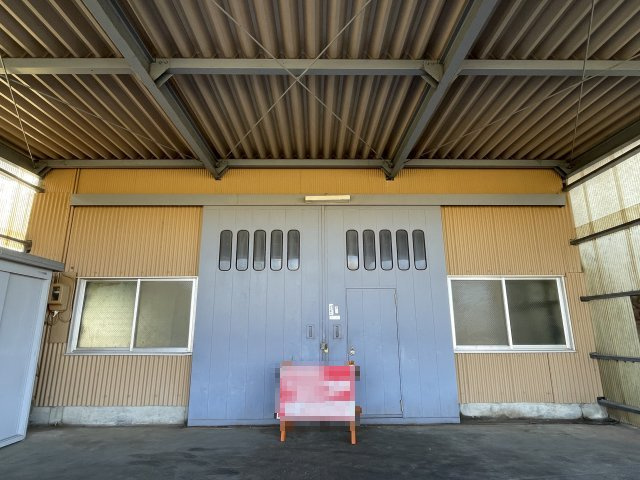 松島町貸工場のエントランス