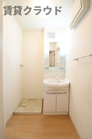 ボナールの洗面所|明るい洗面所です