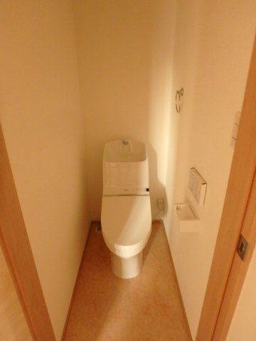 エレアージュ東姫路駅前のトイレ|※別部屋写真です。