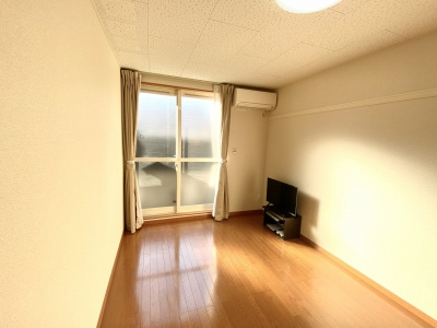 【居間・リビング】 | レオパレスクレエ豊中 | ２階以上はカーペット