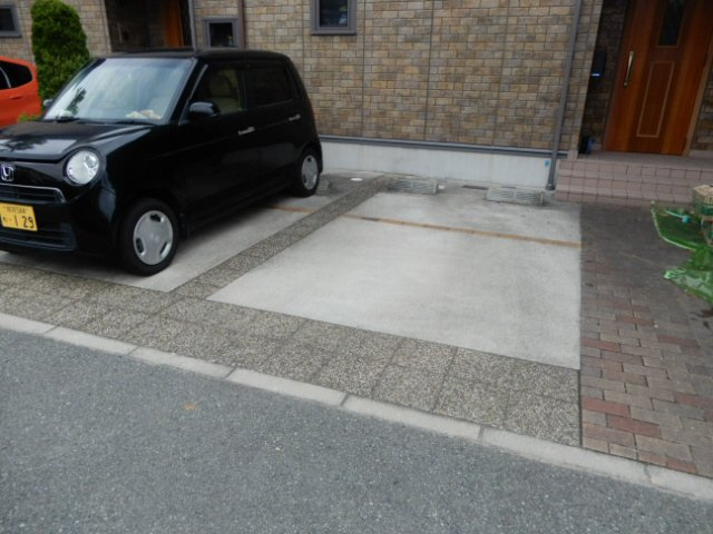 アルスクレストⅡ　２棟の駐車場