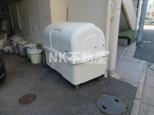 【その他】 | エンゼルハイツ小阪本町（河内小阪賃貸） | ゴミ置き場です
