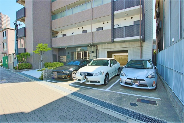 レークス大阪城イーストの駐車場