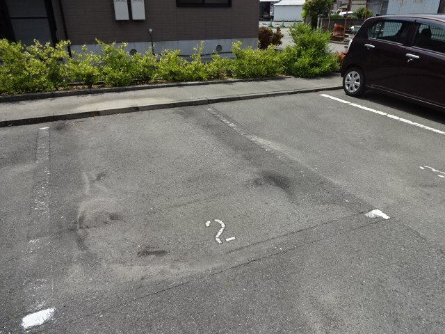 ドミールA棟の駐車場