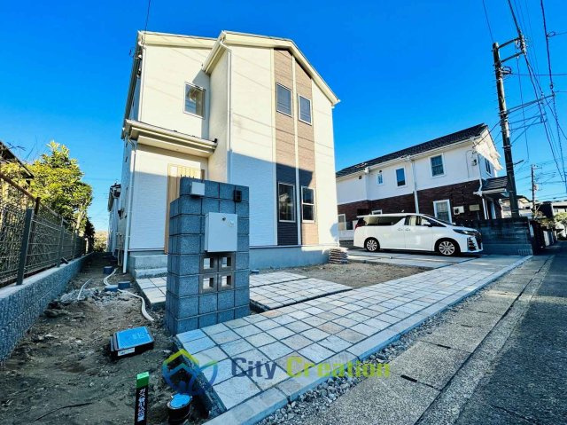 鎌倉市今泉台　新築戸建ての前面道路含む現地写真