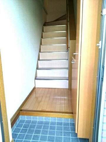 熊本市北区龍田６丁目のアパートの玄関|明るい玄関です