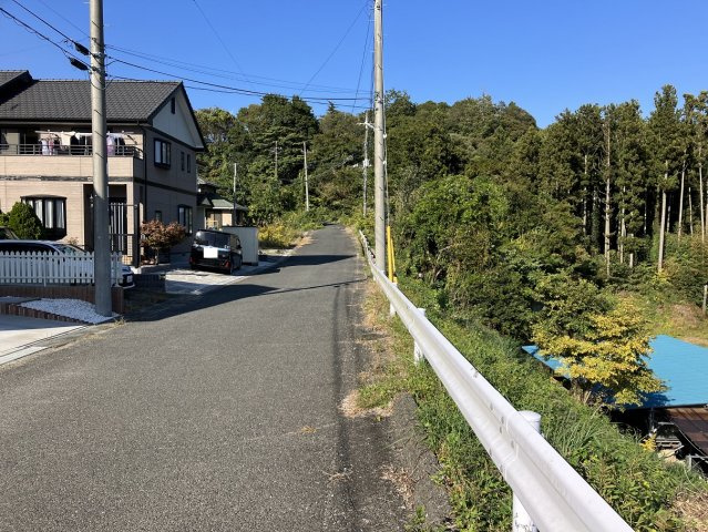 磯原町上相田字裏木戸 売土地の前面道路含む現地写真
