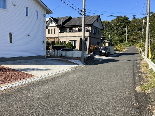 磯原町上相田字裏木戸 売土地の前面道路含む現地写真