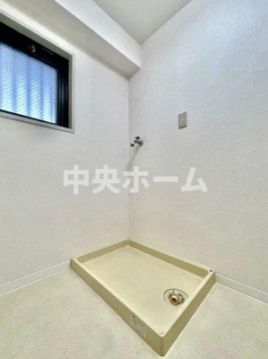 【ランドリースペース】 | ライオンズマンションお花茶屋駅前通り | 【ランドリースペース】担当者がスケールを持ち歩いておりますので、ご見学時には現在お使いの洗濯機などがきちんと収まるかなどもチェックして下さい。見学前に測っておくと非常に便利だと思います。