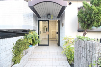 【エントランス】 | あやめ庵ハイツ | エントランス